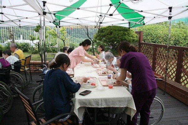 정원식사(모자이크).JPG
