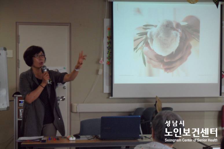8월