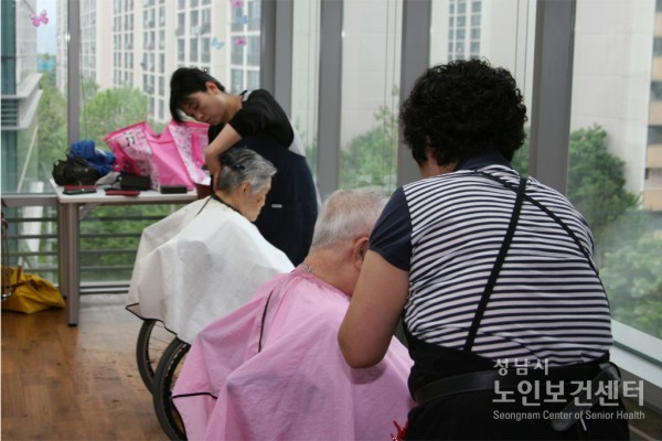 미용자원봉사2.JPG