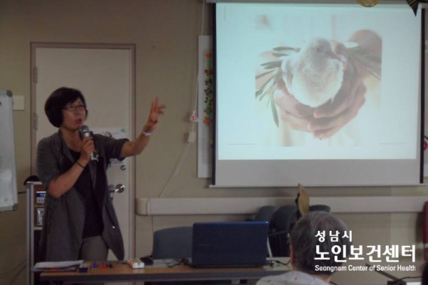 8월
